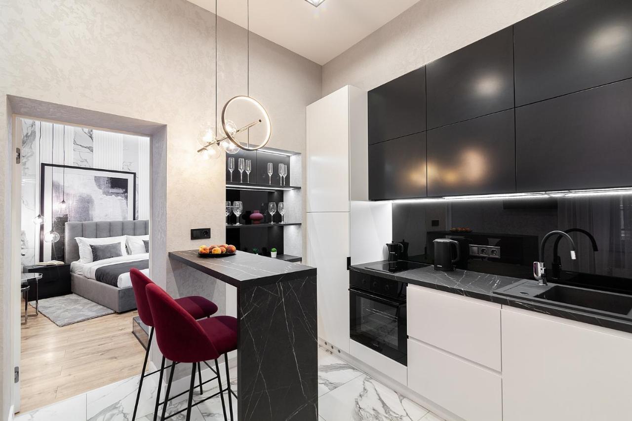 Lovely Apartment On Drahomanova Street Lviv Exterior photo