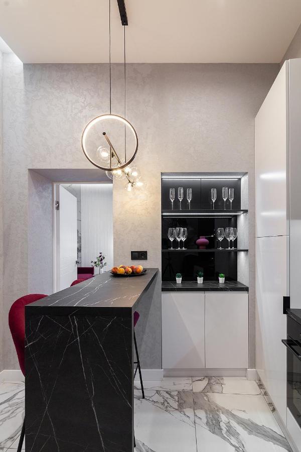 Lovely Apartment On Drahomanova Street Lviv Exterior photo